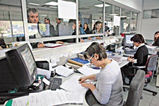 Η ρύθμιση χρεών δεν σε γλιτώνει από κατασχέσεις