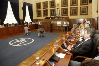 Αντιδρούν οι έμποροι Πειραιά στην επέκταση του παζαριού