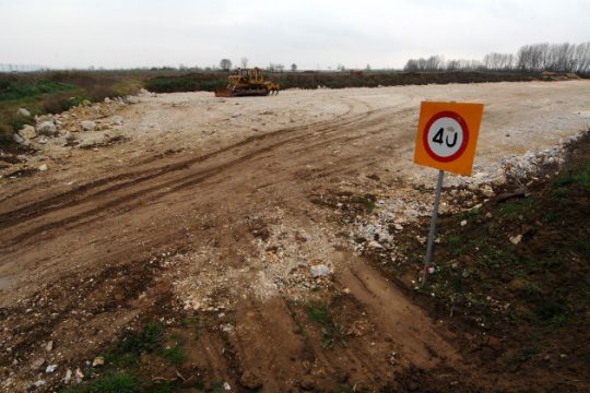 Τρέχει το δημόσιο χρήμα προς τους εργολάβους