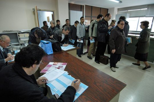 Στα 77,2 δισ. εκτοξεύθηκαν τα ληξιπρόθεσμα χρέη