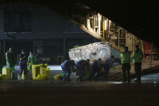 Συναγερμός στη Βρετανία για το πρώτο κρούσμα Έμπολα