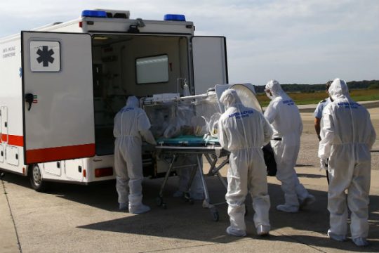«Δεν είμαι ήρωας» γράφει ο Ιταλός γιατρός που μολύνθηκε από τον Έμπολα