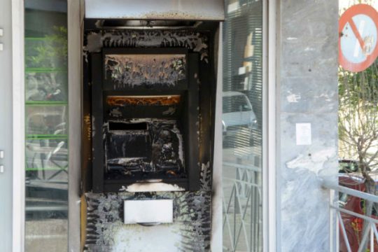 Επίθεση με μολότοφ σε τράπεζα στη Θεσσαλονίκη