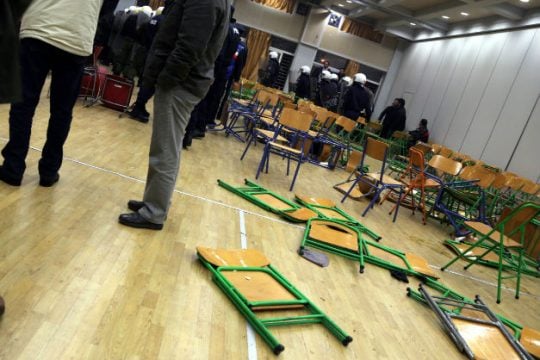 Ξύλο και διακοπή του δημοτικού συμβουλίου για το γήπεδο της ΑΕΚ