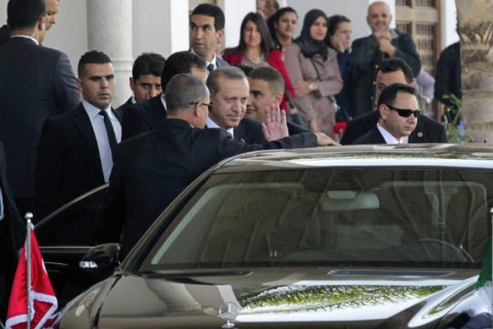 Ενα «βαθύ λαρύγγι» απειλεί τον Ερντογάν