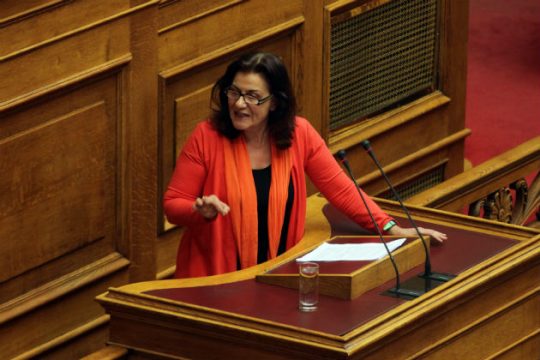 Συναλλαγή της κυβέρνησης με την ΔΑΠ καταγγέλει η Θ. Φωτίου