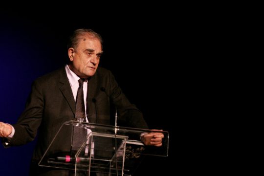 Ένας αποχαιρετισμός…