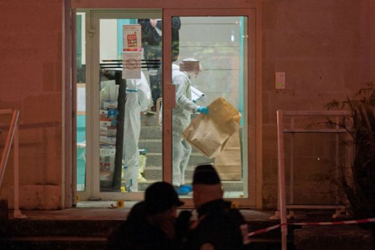 Γάλλοι αστυνομικοί σκότωσαν άνδρα που τους επιτέθηκε με μαχαίρι