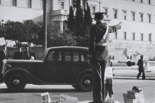 Στη γάστρα* του Συντάγματος