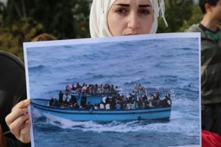 Οι Σύροι υποφέρουν και ο δήμαρχος γιορτάζει