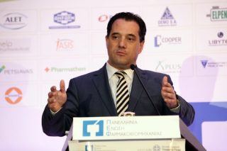 Η πλαστογραφία και η φιλολογική απάτη του Άδωνη