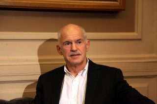 Μανιφέστο με άρωμα κόμματος