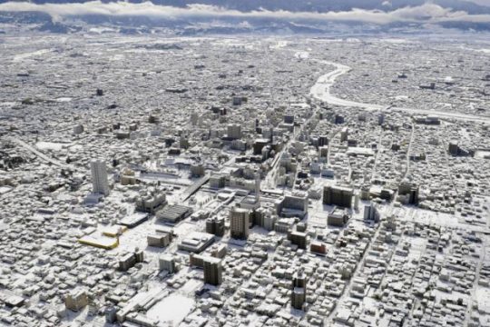 Φονική χιονοθύελλα πλήττει την Ιαπωνία (βίντεο)