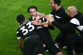 Στην «κοιλιά» φαίνονται τα… κότσια