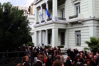 Συρρικνωμένοι στη μετάφραση