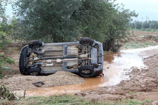 Νεκρός ο οδηγός που παρασύρθηκε από χείμαρρο στα Λαγκαδίκια