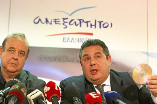 Σκιές στο παρασκήνιο