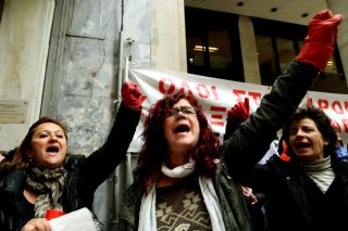 Απολυμένες και με τη βούλα