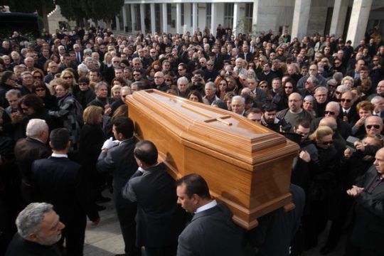 Ο «εφημεριδάνθρωπος» με τις δημοκρατικές αρετές