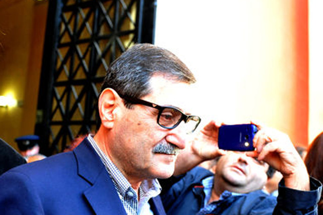 Στο πλευρό του… απείθαρχου δημάρχου