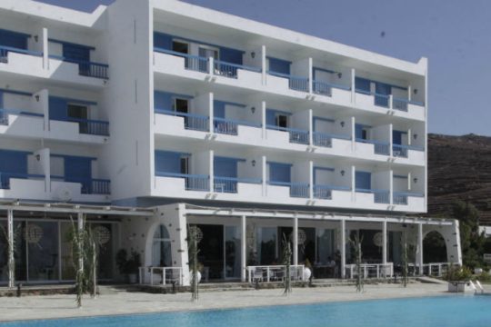 «Πίσω στα πέτρινα χρόνια οδηγεί τον τουρισμό η αύξηση του ΦΠΑ»