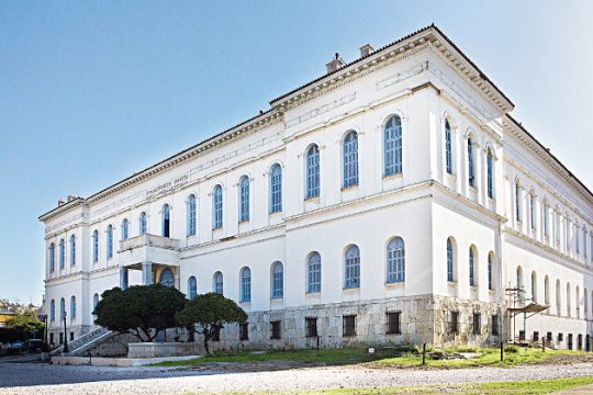Το λαβωμένο κτίριο