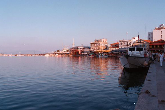 Ενοχοποιείται για τα ελληνικά του