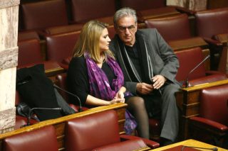 Πηγαδάκια στα έδρανα