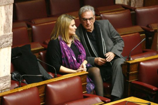 Πηγαδάκια στα έδρανα