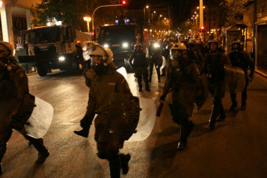 ΜΑΤ απειλούν φωτορεπόρτερ