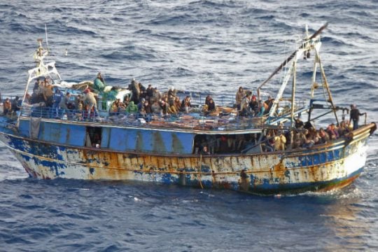 Διέσωσαν 25 εγκλωβισμένους σε νησίδα στον Εβρο