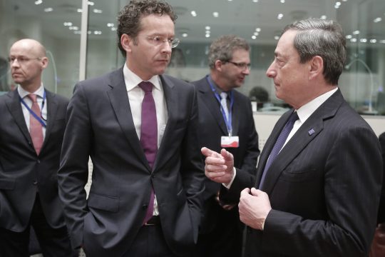 Μας έχουν κόψει κοστούμι