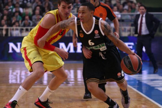 Την παράσταση έκλεψε η «βόμβα»