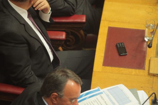 Γέμισε με δυσαρέσκεια το δημοσιονομικό κενό