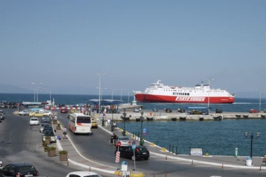 Με μειωμένο πλήρωμα εντοπίστηκε επιβατηγό πλοίο στη Ραφήνα