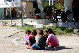 Ενα παιδί έφερε στον κόσμο ένα μωρό