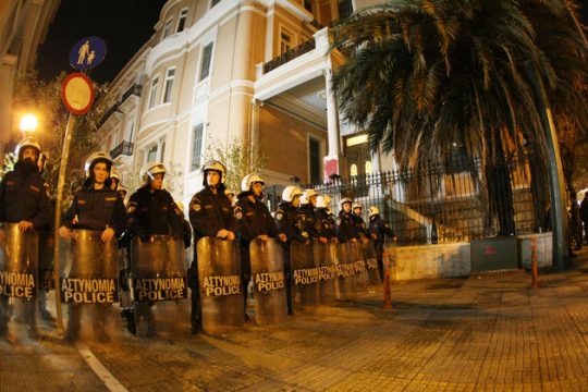 «Οταν το κράτος εκδικείται, η αλληλεγγύη είναι το όπλο μας»