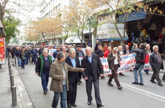 Στους δρόμους κάνουν Χριστούγεννα οι συνταξιούχοι