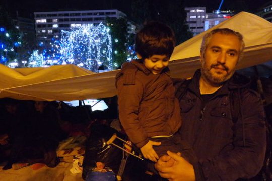 «Πειθαναγκάζονται να παραμείνουν στο Σύνταγμα»
