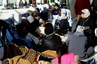 Παραμένουν χωρίς στέγη και άσυλο οι Σύροι
