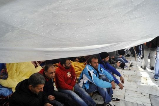 Ο Καμίνης δίνει στέγη σε Σύρους