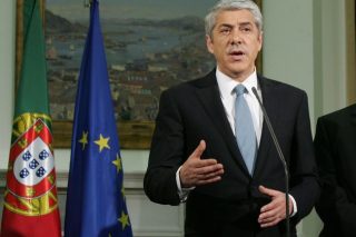Ανθρώπινα δικαιώματα και σκευωρίες «επιστρατεύει» ο Σόκρατες