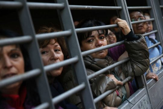 Χρεοκοπώντας τον γείτονά σου
