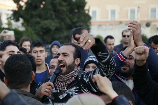 Στο Σύνταγμα μέχρι να υλοποιηθούν οι δεσμεύσεις