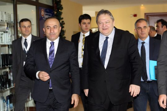 Μέτρα αποκλιμάκωσης συζήτησαν Βενιζέλος – Τσαβούσογλου
