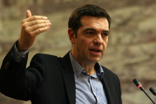 Αναζητώντας διεθνή στηρίγματα