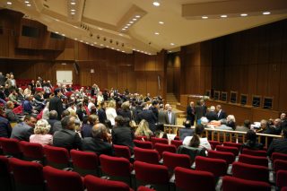 32 στο σκαμνί για τα υποβρύχια
