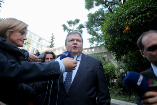 Συναίνεση με την επίκληση έκτακτης ανάγκης ζητά ο Βενιζέλος