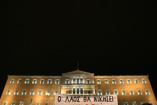 Στρατηγική της έντασης μέσα και έξω από τη Βουλή
