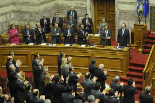 Με 155 «ναι» ψηφίστηκε ο προϋπολογισμός